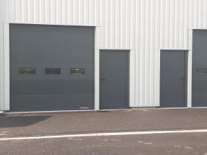 Porte de garage sur mesure pour professionnels