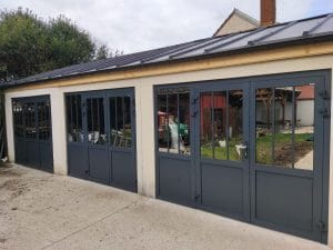 Portes de garage avec chassis atelier