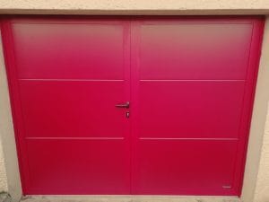 Porte de garage rouge