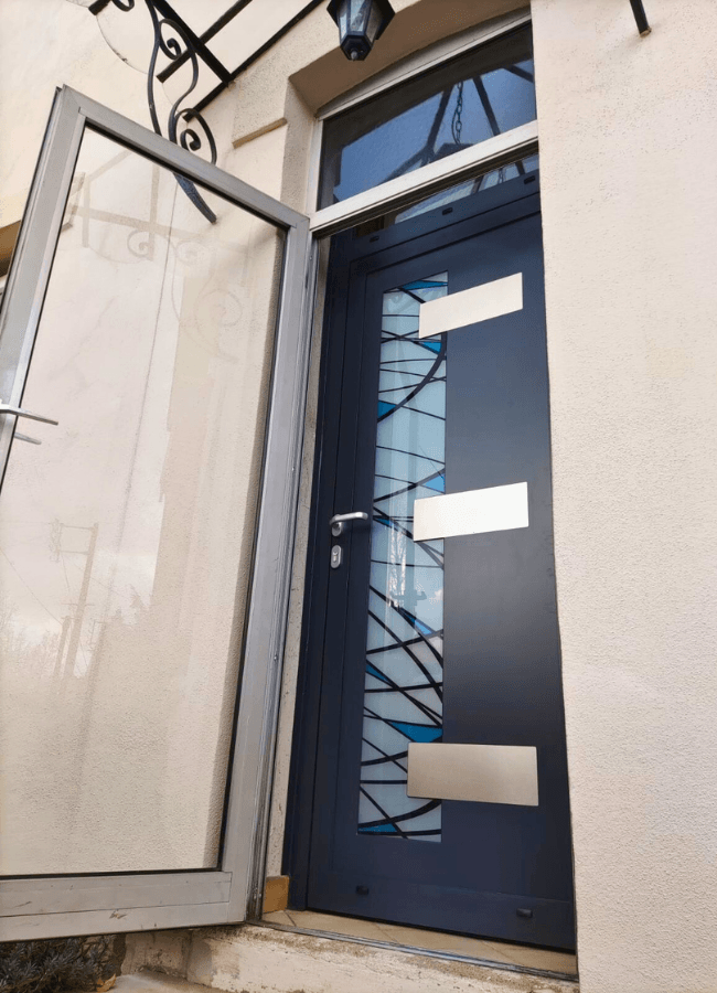 Porte moderne Vitré en alu Dijon Beaune