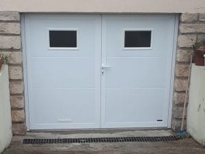 porte battante de garage blanche