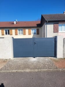 portail plein battant Abrisun Fermetures Dijon Beaune
