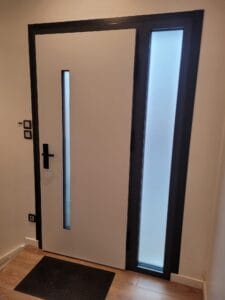 Porte entrée intérieur blanc exterieur gris Dijon