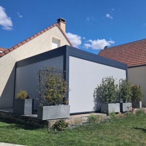 pergola bioclimatique avec 3 screens beaune