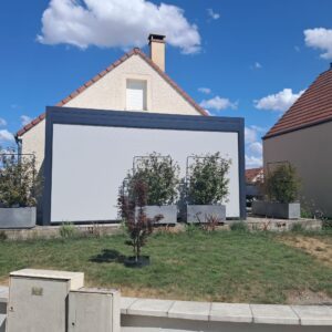 pergola bioclimatique avec 3 screens et led beaune